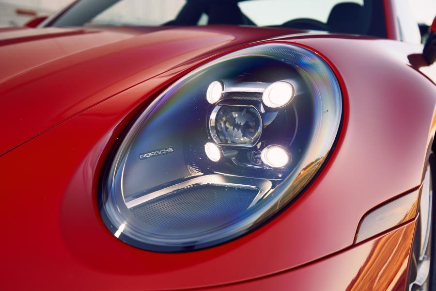 Детали экстерьера Porsche 911 Carrera S (992) 2019 года  (NA) (фото 2 из 31)